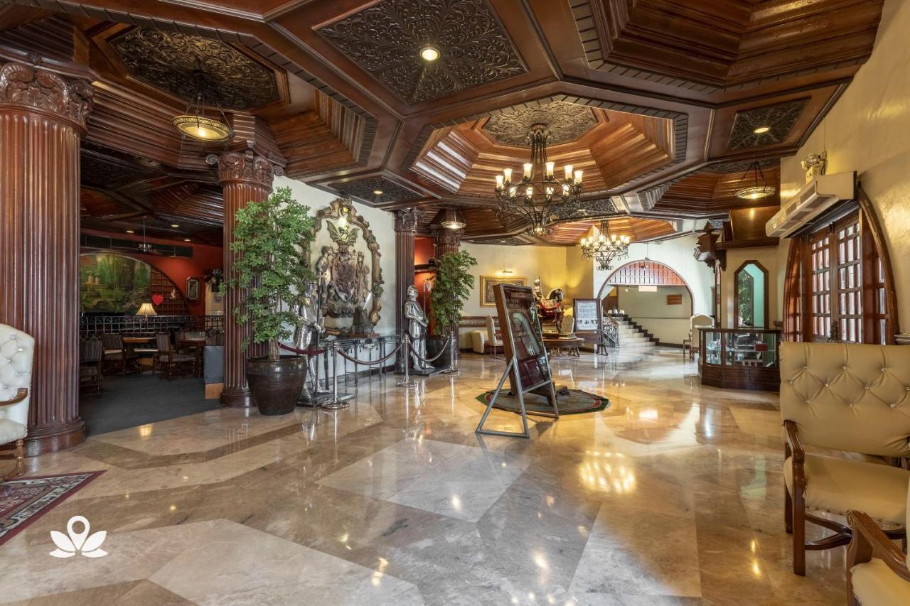 Zen Rooms Camelot Hotel Qc Кесон Сити Екстериор снимка